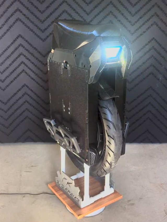 Race EXO-Frame